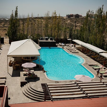 Caucasus Hotel Kasagh Eksteriør bilde The swimming pool at the Grand Hotel