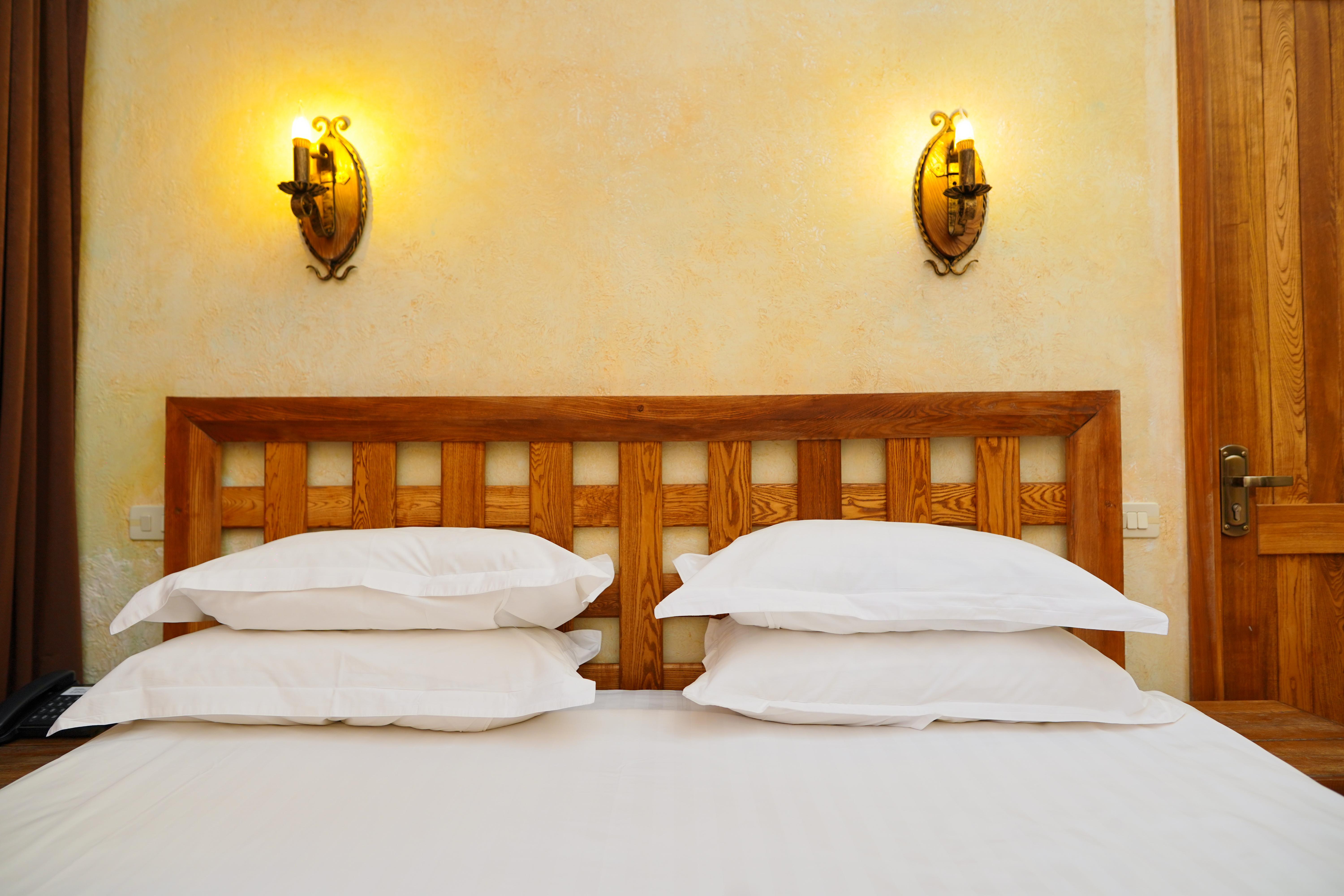 Caucasus Hotel Kasagh Eksteriør bilde A bed with two pillows
