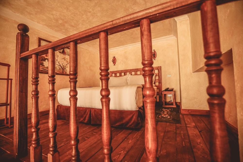 Caucasus Hotel Kasagh Eksteriør bilde A bed in a hotel room